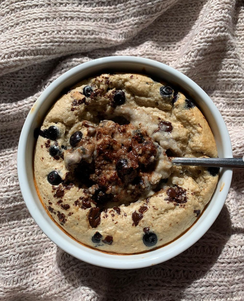 CHOCOLATE BLUEBERRY BAKED OATS