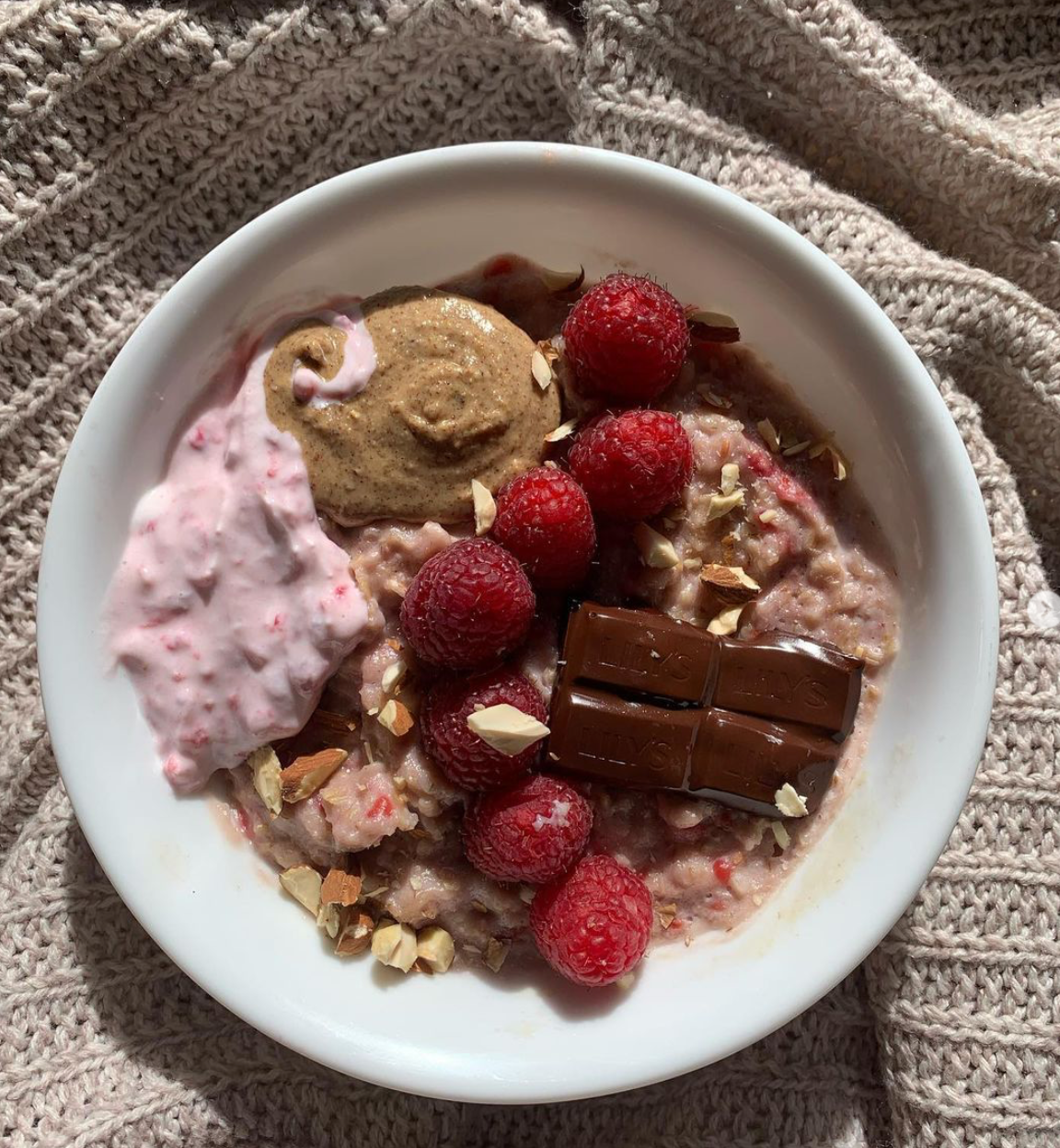 RASPBERRY ALMOND OATS